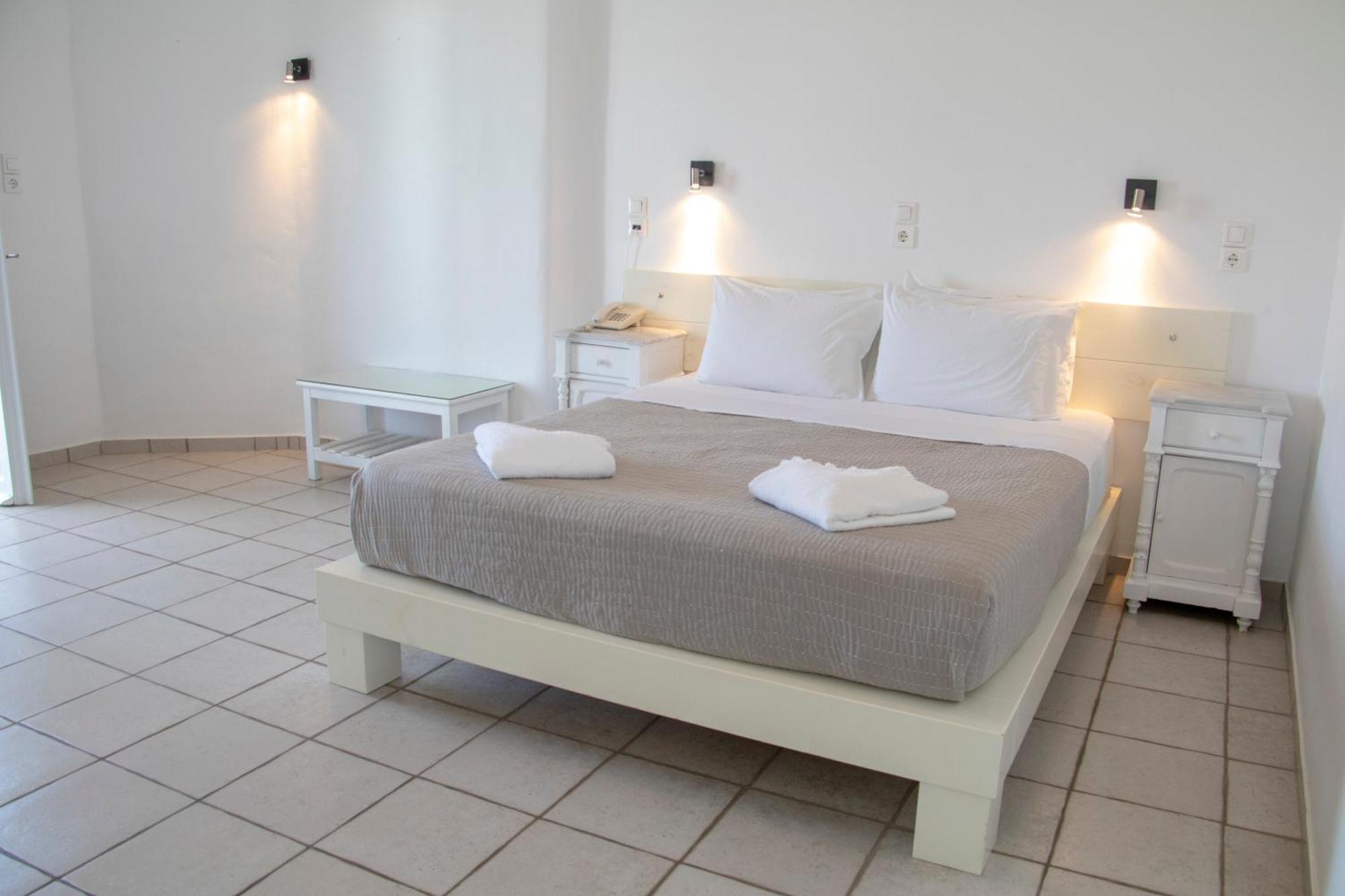 Hotel Manos Náoussa Extérieur photo